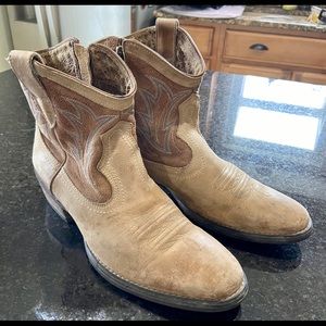Ariat women’s western boots size 9